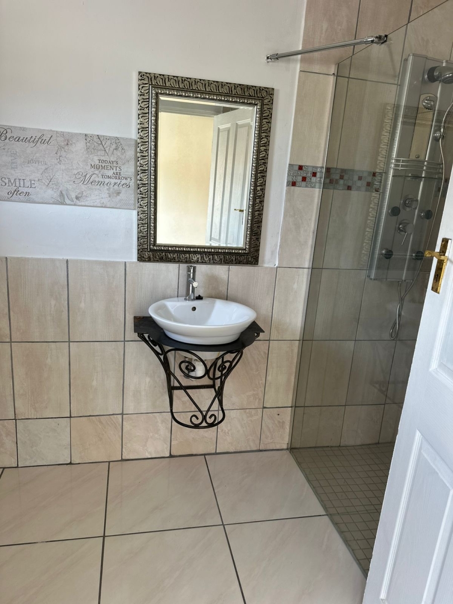 5 Bedroom Property for Sale in Overbaakens Eastern Cape